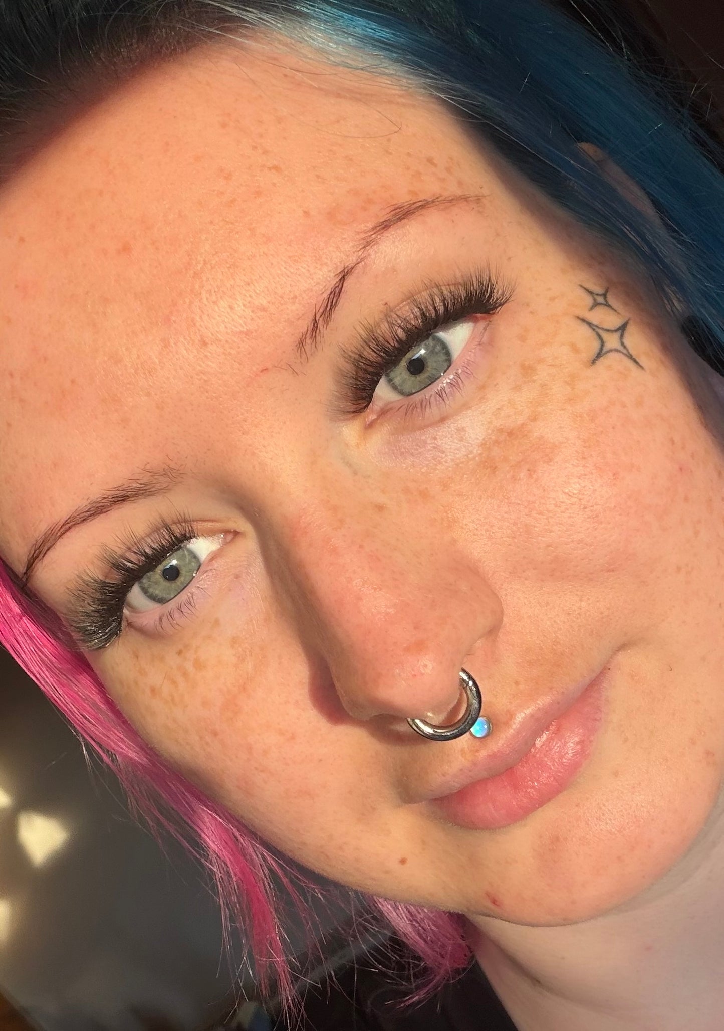 The Devil Wears Lashes - Cluster lashes